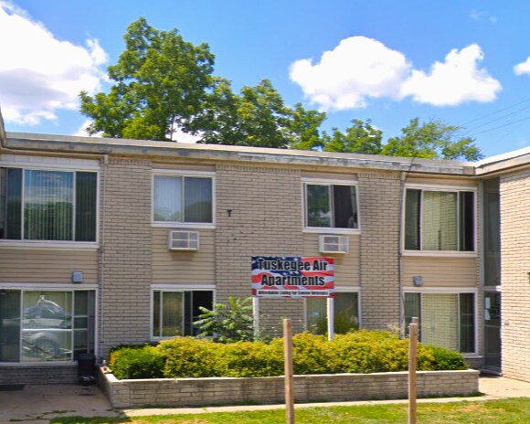 Building Photo - 16895 Lahser Rd
