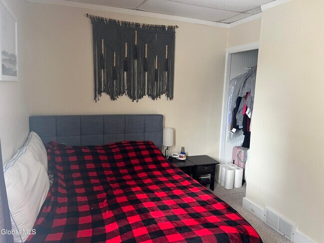 Building Photo - 9 James St