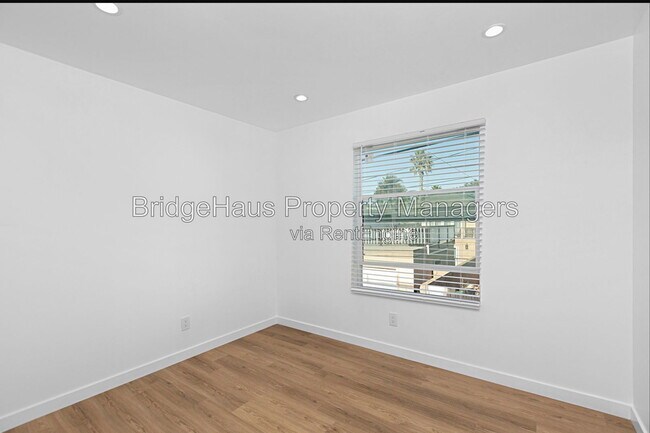 Building Photo - 4656 Santa Monica Ave