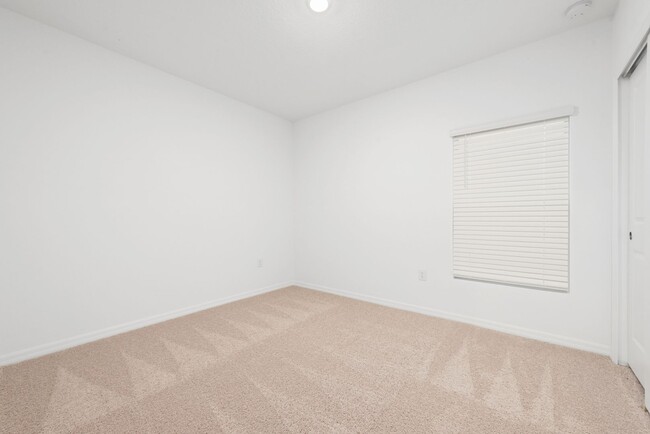 Building Photo - 4 Bedroom/2 Bath Home with WaterView in St...