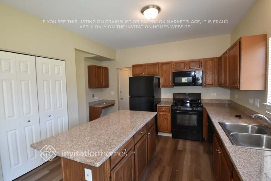 Building Photo - 290 S Annandale Dr
