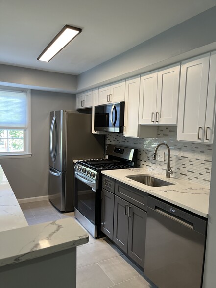 Building Photo - 317 Homeland Southway