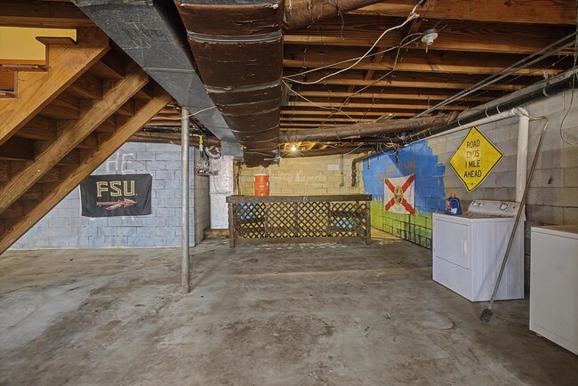 Building Photo - 233 Westridge Dr