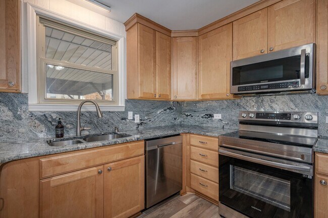 Building Photo - Updated All Brick One-Level