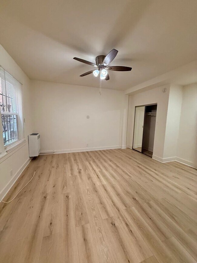 Interior Photo - 3057 Leeward Avenue,