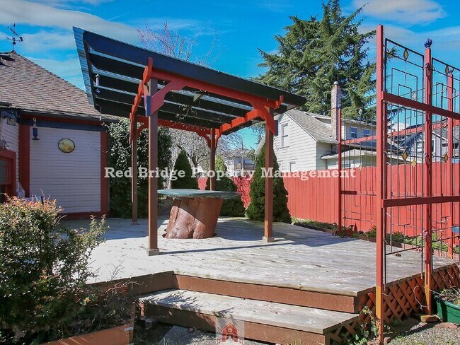 Building Photo - 5022 NE 23rd Ave