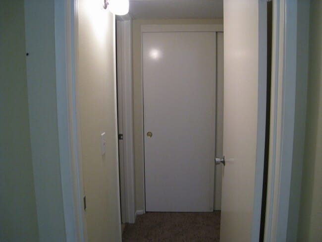 Building Photo - SPARKLING CONDO, UPPER UNIT!
