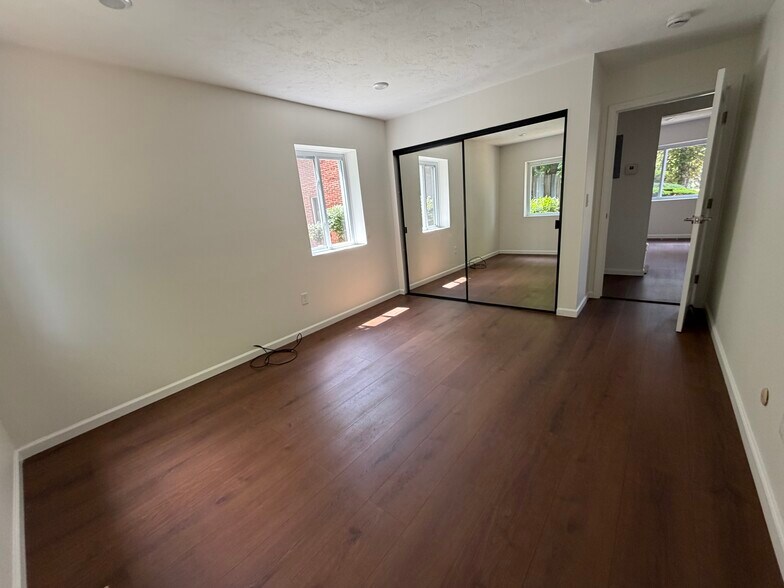Building Photo - 47 Bayberry Dr