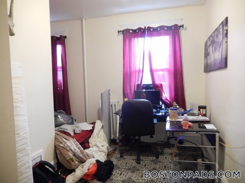 Building Photo - 447 Park Dr