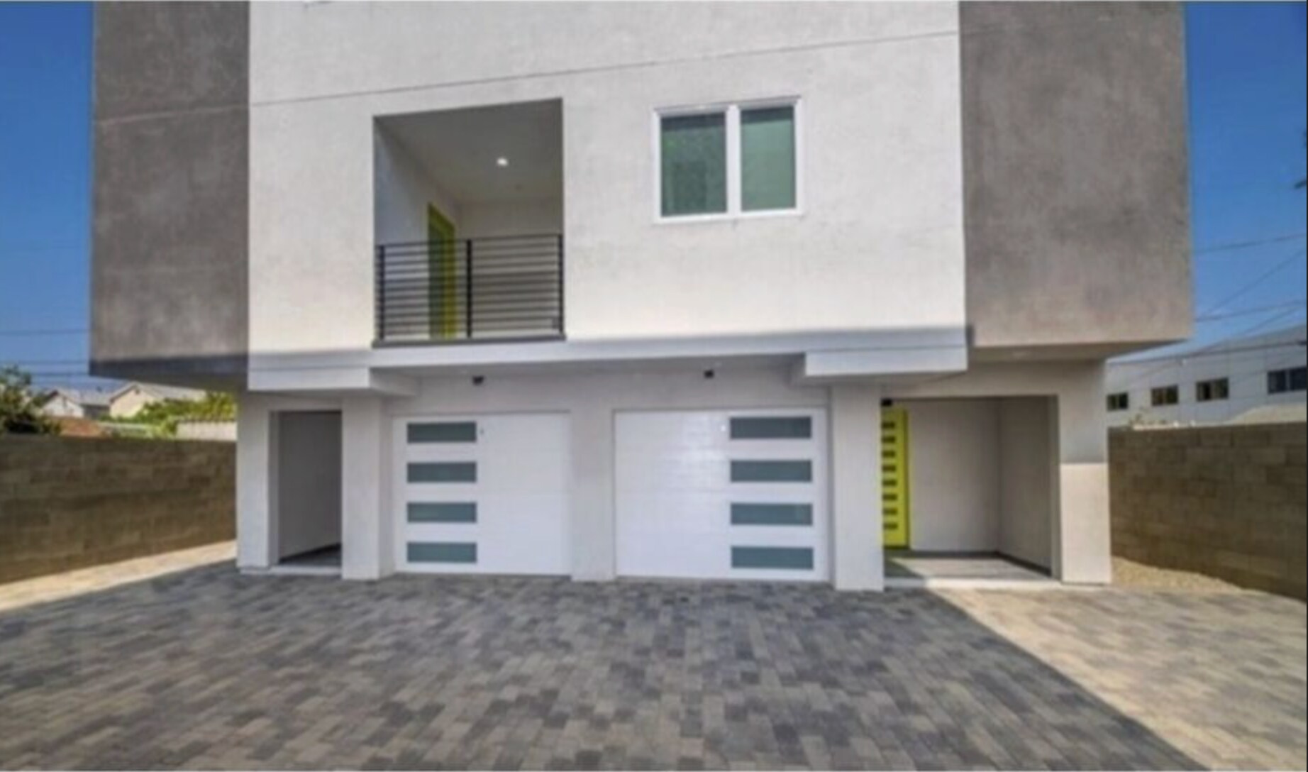 Building Photo - 1120 1/2 N Heliotrope Dr