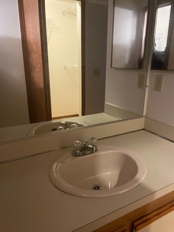 Building Photo - 6872 Tanglewood