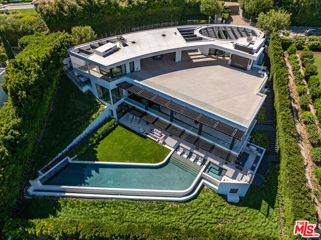 Building Photo - 9364 Beverlycrest Dr