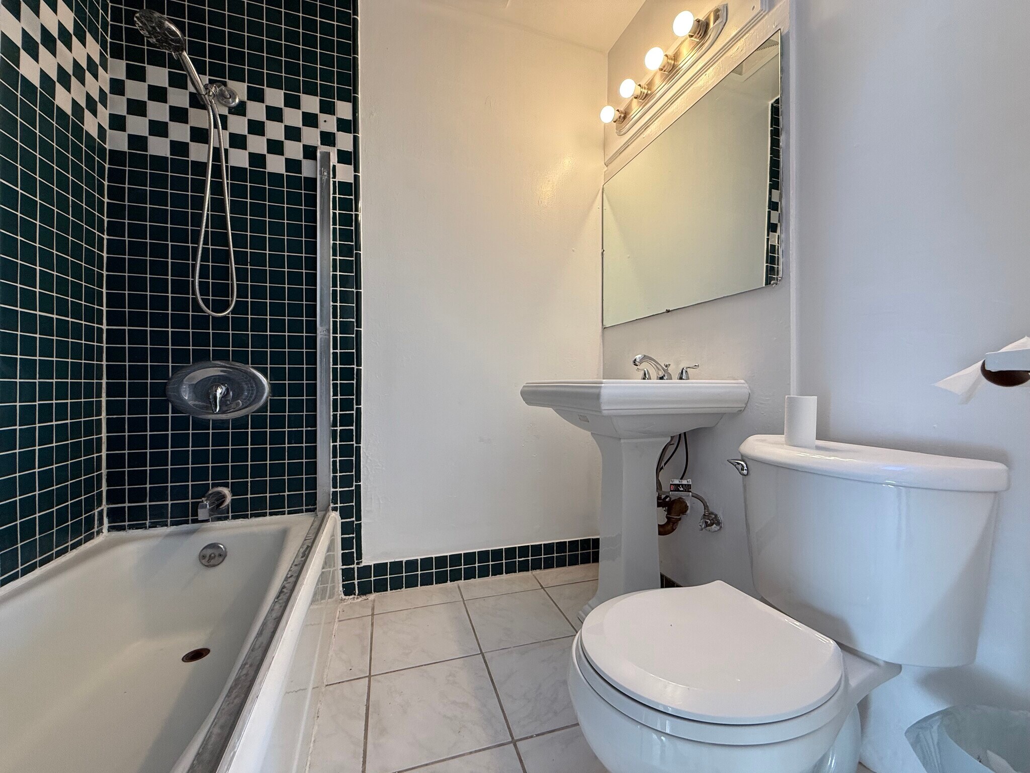 Building Photo - 2217 Selby Ave