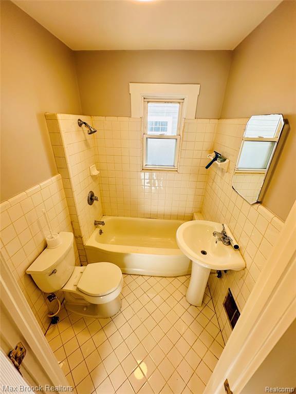 Building Photo - 23084 Berdeno Ave