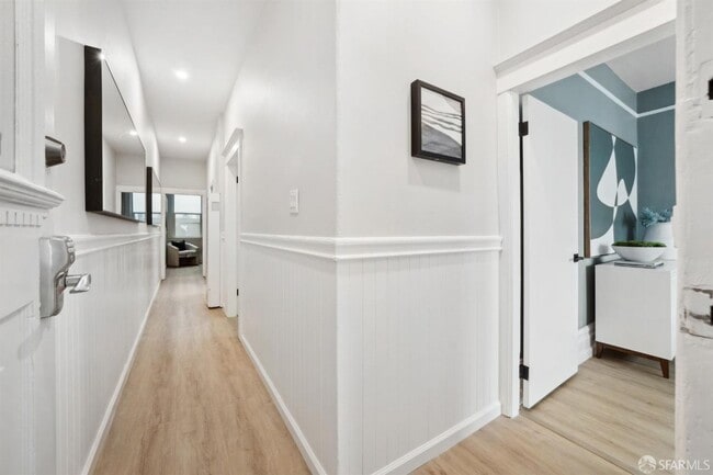 Building Photo - 202 (17-19 Card Aly)