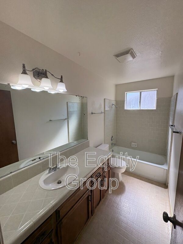 Building Photo - 947 W Seeger Ave