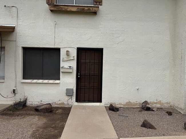 Building Photo - Holiday Gardens 2br Townhome