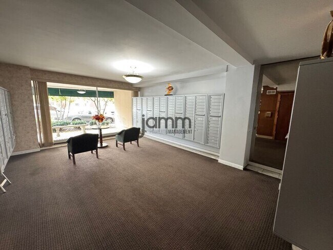 Building Photo - 11820 Edgewater Dr