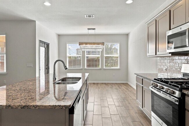 Building Photo - 609 Falkland Trace