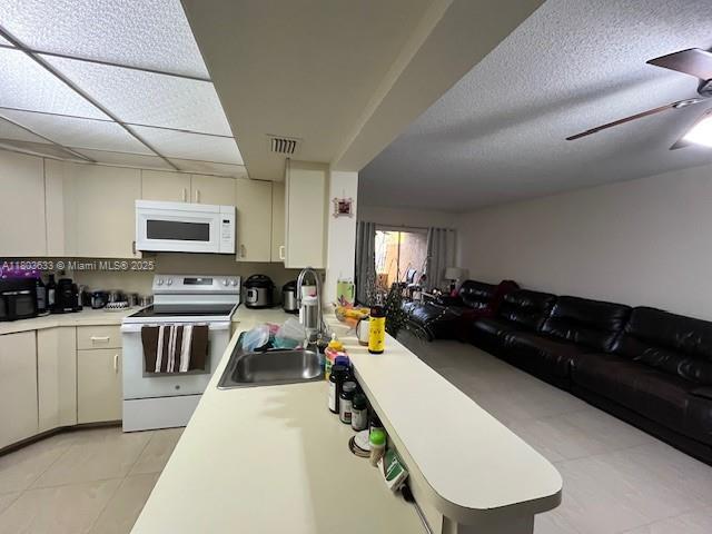 Building Photo - 9715 Fontainebleau Blvd