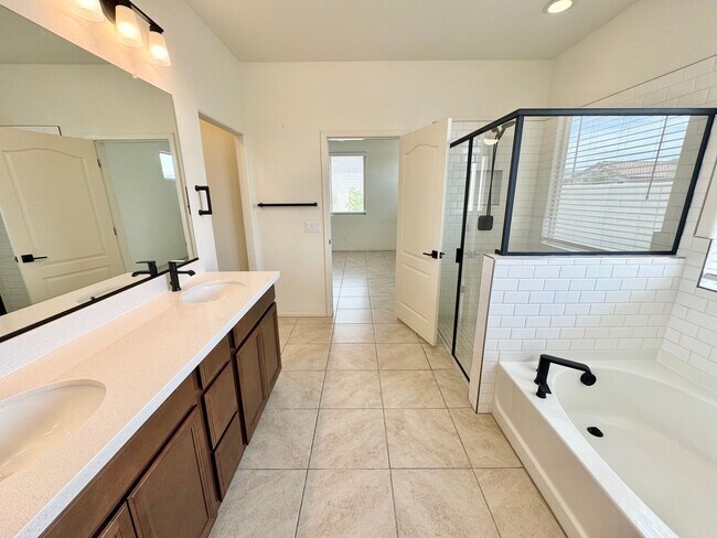 Building Photo - Beautiful 3 Bedroom 2 Bath Single Level Newer Built Home In Litchfield Park! Has Solar!