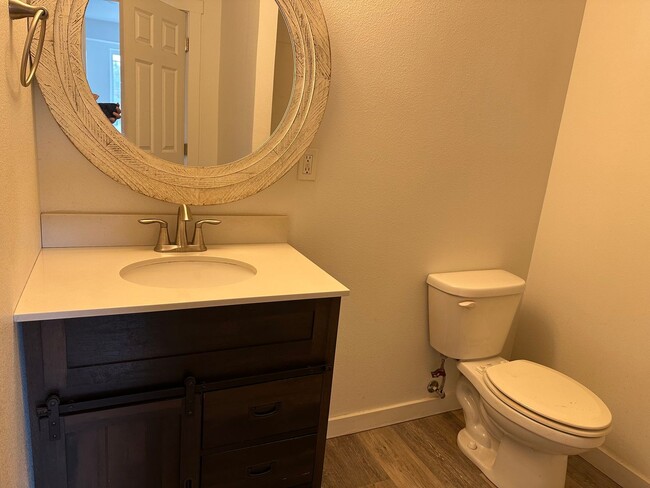 Building Photo - Newer 4 bedroom 2 1/2 bath Duplex Unit In Lebanon