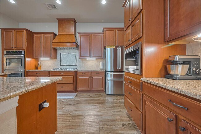 Building Photo - 25618 British Pine court
