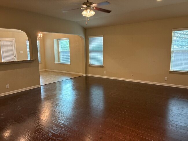 Building Photo - A Charming 3-Bedroom, 2-Bathroom Home Loca...