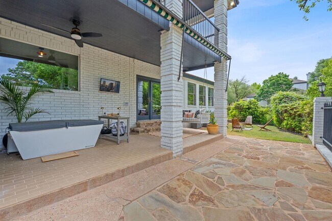 Building Photo - 129 The Hills Dr