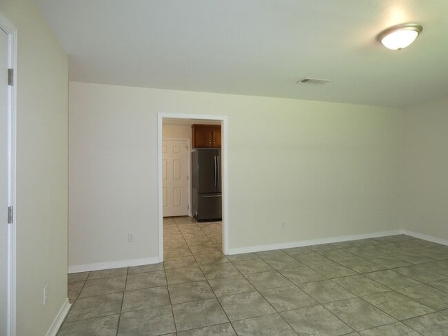 Building Photo - Charming 3-Bedroom Home - Spacious Layout