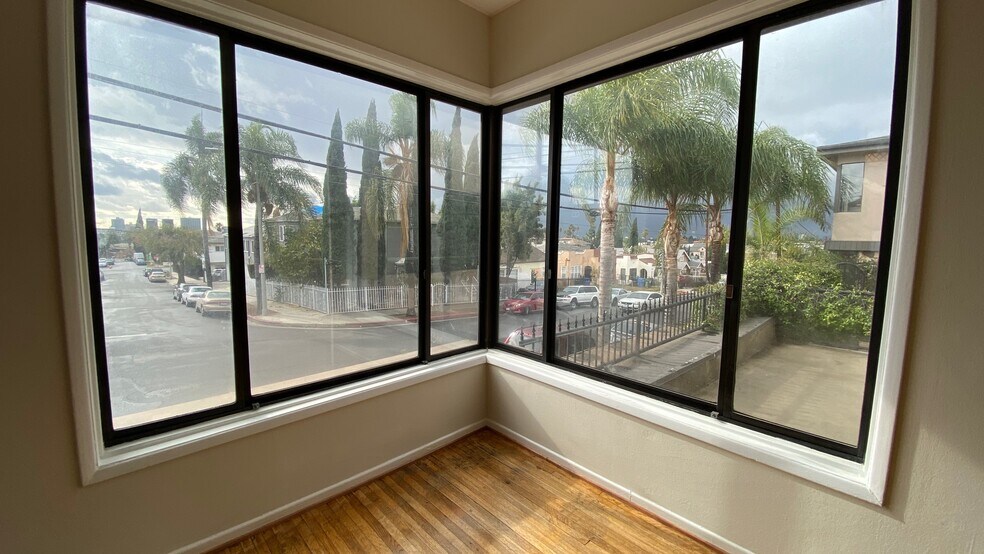 Building Photo - 4425 Maplewood Ave