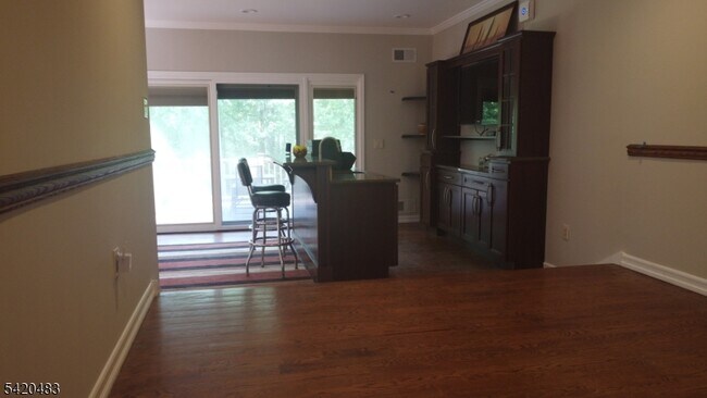 Building Photo - 220 Butternut Dr