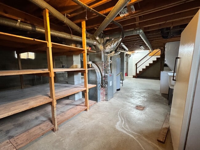 Building Photo - 321 Sharon Ln