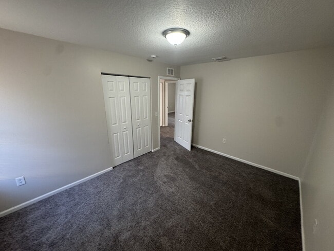 Building Photo - "Spacious 4-Bedroom Home with 2 Full Baths...