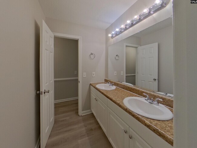 Building Photo - 3959 Notre Dame Pass