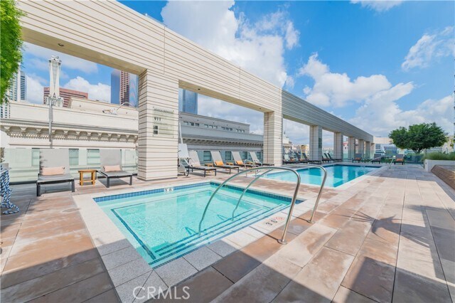 Building Photo - 400 S Broadway