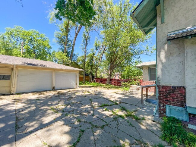 Building Photo - 1255 S 25th St