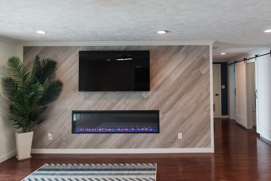 Building Photo - 7633 S West Bay Shore Dr
