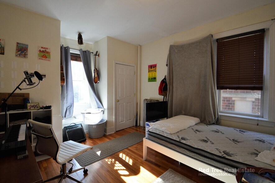 Building Photo - 66 Egmont St