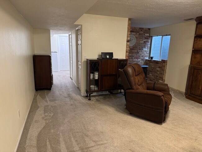 Building Photo - 422 E 200 N