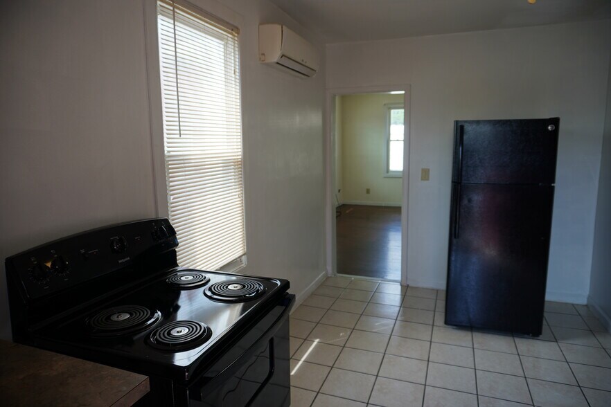 Building Photo - 3031 Hamilton Ave