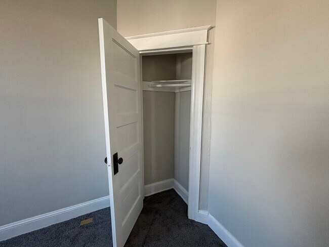 Building Photo - 410 N Loudon Ave