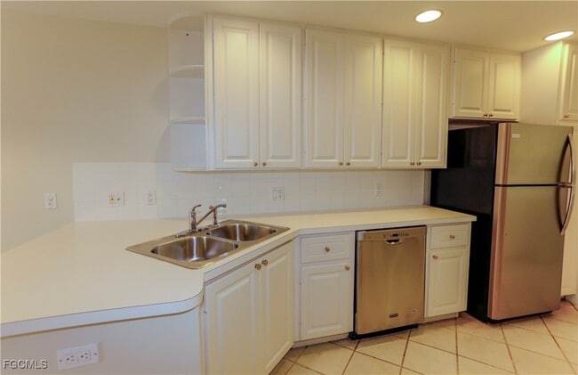 Building Photo - 5701 Cove Cir