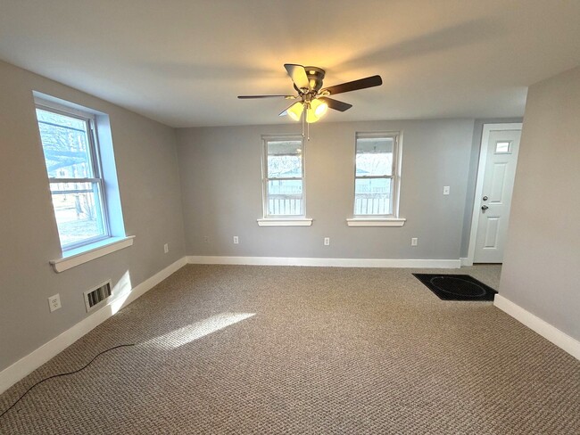 Building Photo - 331-339 Naubuc Ave