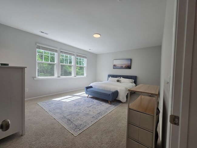 Building Photo - 5 Bedrooms! Stunning 5BR/4BA North Ridge P...