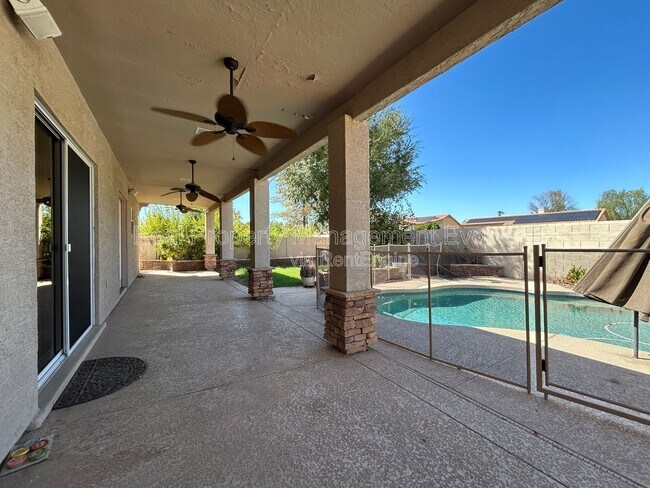 Building Photo - 774 E Maria Ln