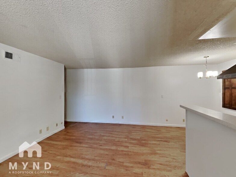 Building Photo - 5515 Spinnaker Dr