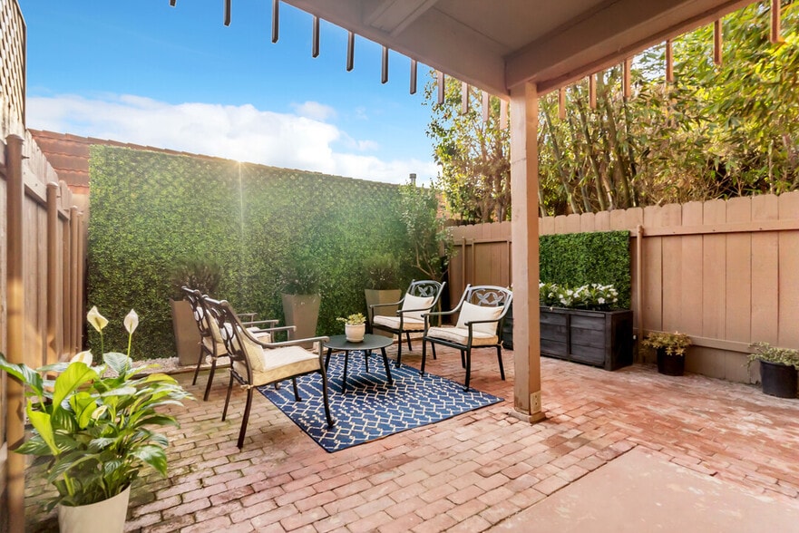 Private Patio - 2600 Torrey Pines Rd
