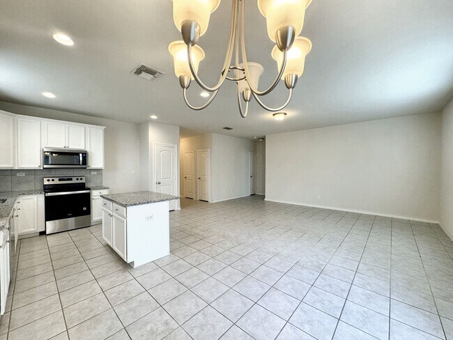 Building Photo - Beautiful Home in New Braunfels