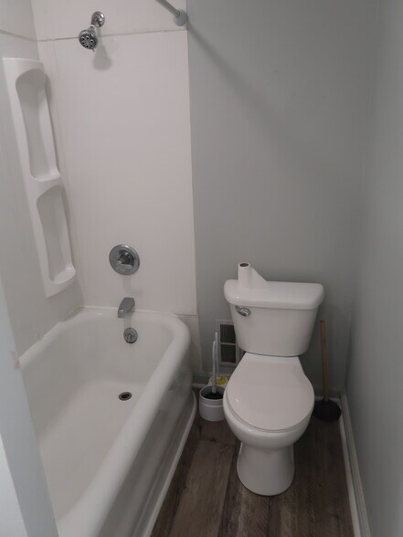Bathroom - 456 Franklin St